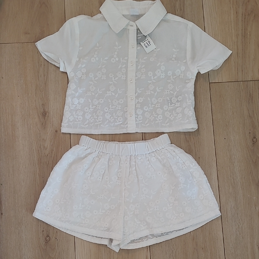 GAP Kids White Floral Button Down Shirt and Shorts Set